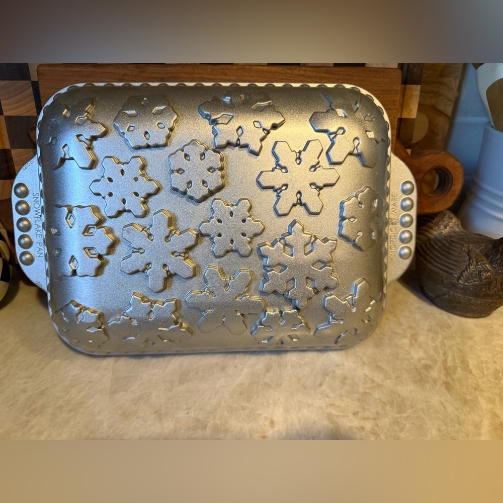 Nordic Ware snowflake cake pan